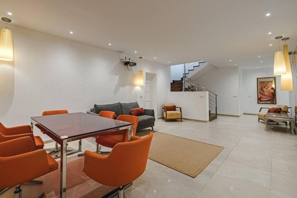 Villa Riviera De 4 Dormitorios Con Piscina. أذيخي المظهر الخارجي الصورة
