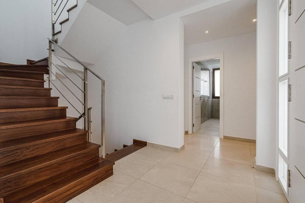 Villa Riviera De 4 Dormitorios Con Piscina. أذيخي المظهر الخارجي الصورة