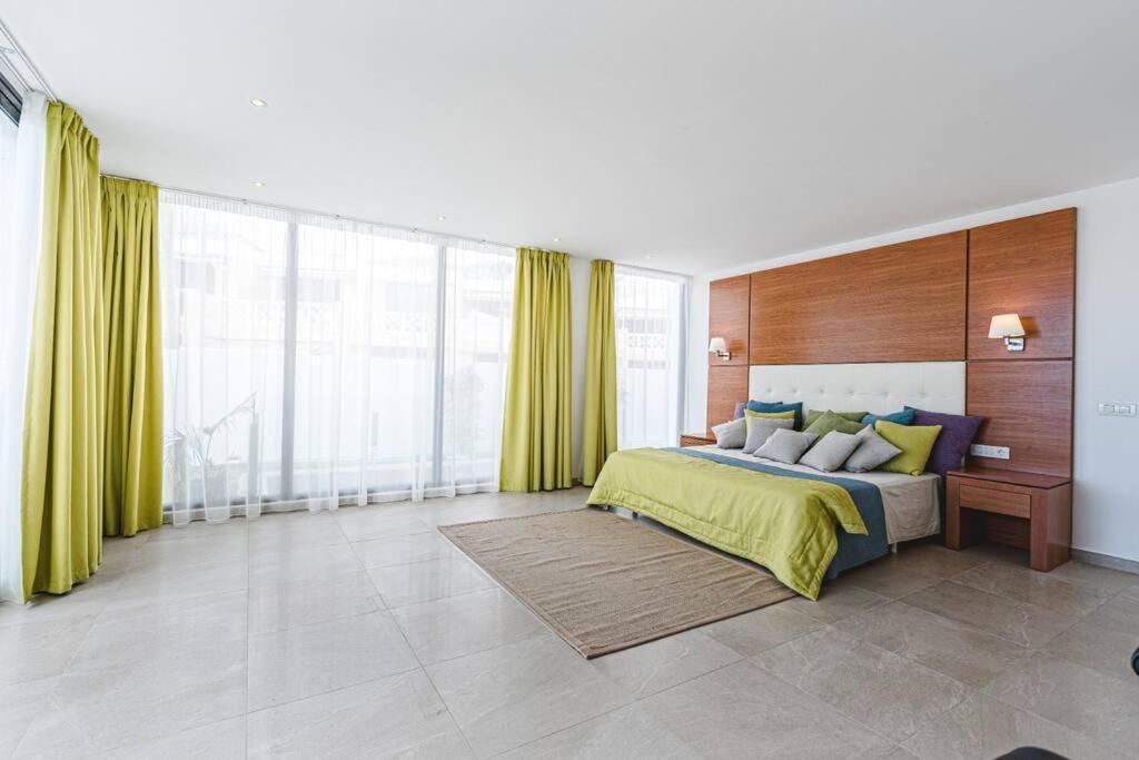 Villa Riviera De 4 Dormitorios Con Piscina. أذيخي المظهر الخارجي الصورة