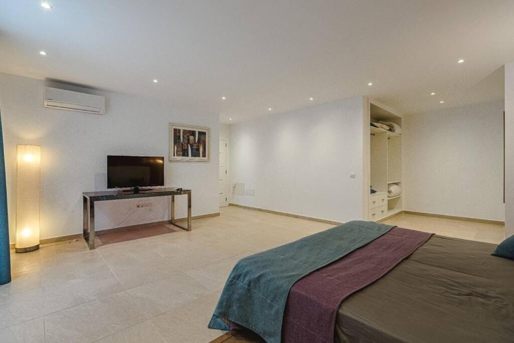 Villa Riviera De 4 Dormitorios Con Piscina. أذيخي المظهر الخارجي الصورة